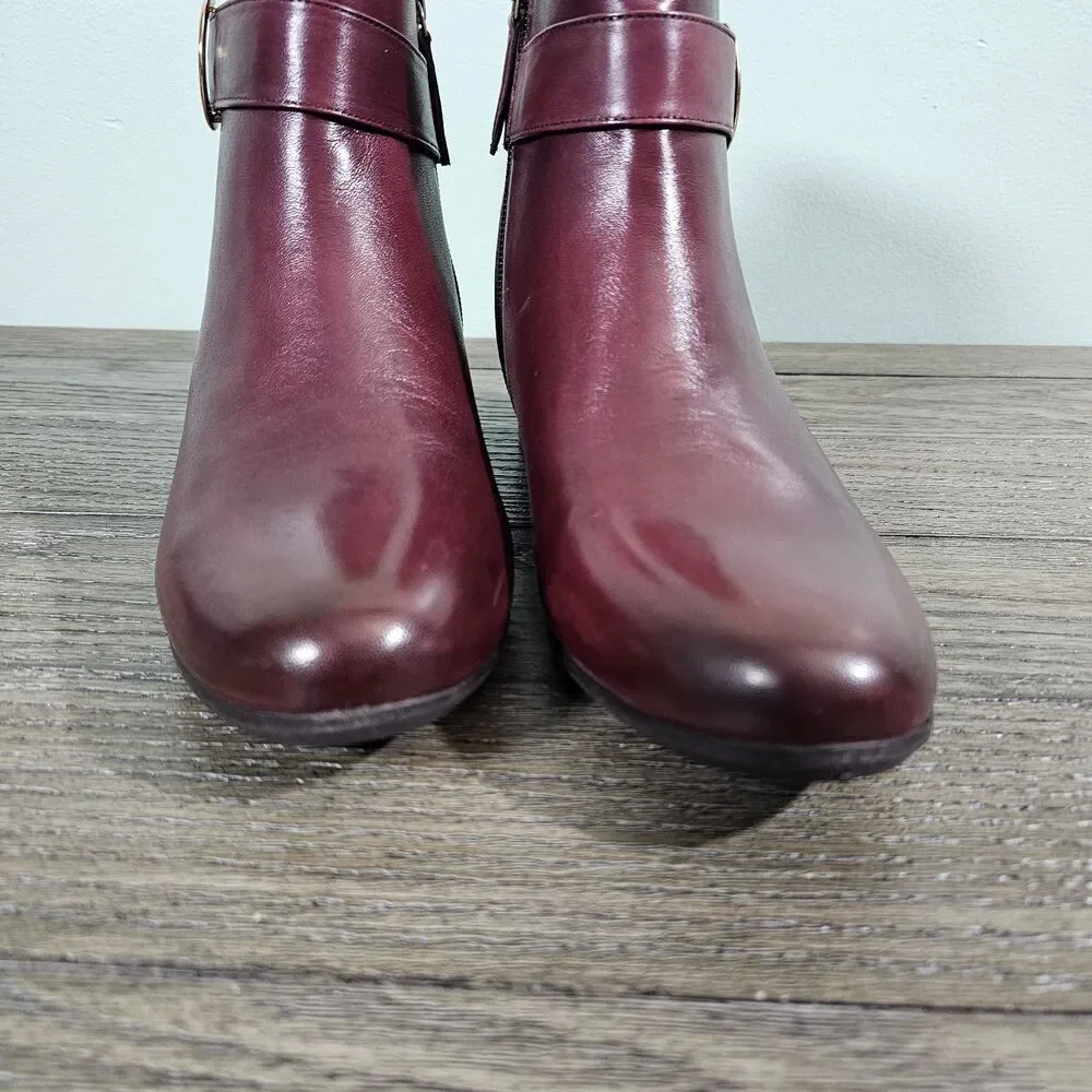 Trotters Melody Ankle‎ Boots Dark Red Women's Size 9.5 Buckle Detail Heel Zip